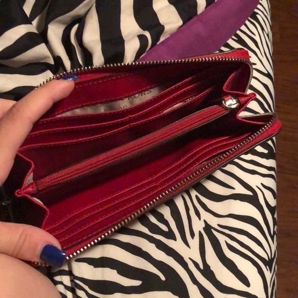 Red michael kors wallet - Picture 3 of 3